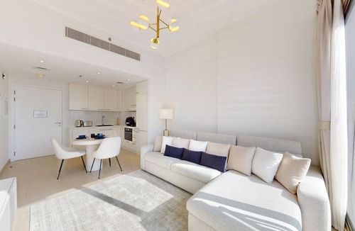 Dubai Apartment | UNA Tower - Peaceful One Bedroom in Townsquare