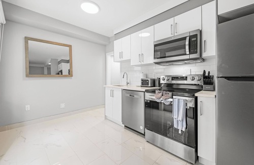 North Central Edmonton House | Unbeatable Location! Unique Downtown Oliver Loft | Free Parking Fast WiFi