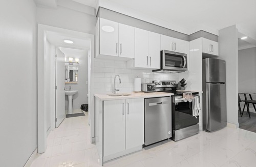 North Central Edmonton House | Unbeatable Location! Unique Downtown Oliver Loft | Free Parking Fast WiFi