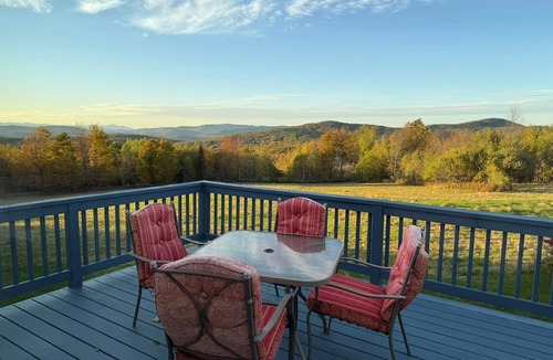 Paris Apartment | Unbeatable Views & Privacy at Blank Slate Farm