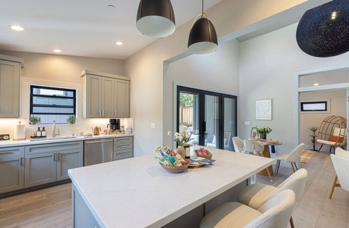 Napa House | Uncork & Unwind · Luxe Executive Stays · Downtown Napa