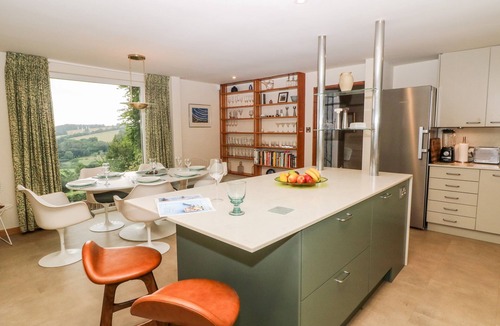Stroud House | UNDER CATSWOOD, pet friendly, luxury holiday cottage in Stroud