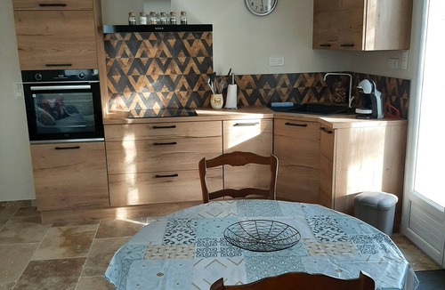Mormoiron Apartment | Under the Chêne Vert/Ideal for cyclists and hikers/Free private parking