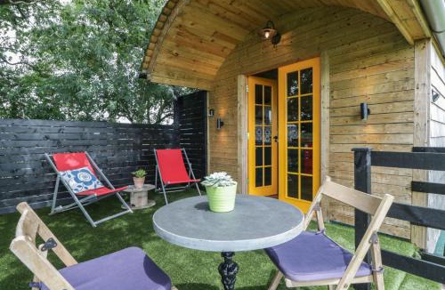 Congresbury House | Under the Oak Tree Shepherd's Hut