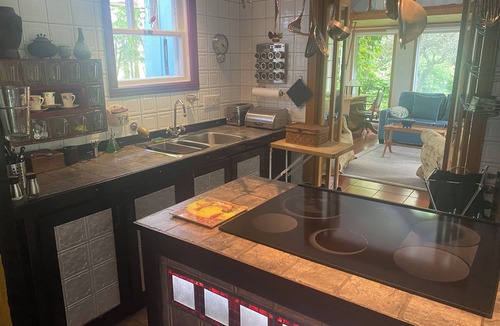 L'Avenir Ski Chalet | Une Chaleureuse Maison Dans un Jardin sur les Rives D'une Rivière