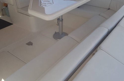 Saint-Raphael Boat Rental | Une nuit de rêve surun Bateau au quai d'honneur.