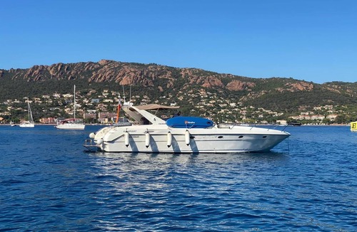 Saint-Raphael Boat Rental | Une nuit de rêve surun Bateau au quai d'honneur.