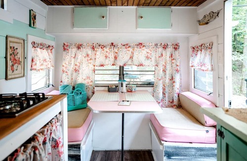 Franklin House | Unforgettable Glamping Caravan Rental in North Carolina for Intimate Weekends Away in Franklin