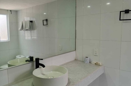 Monterrey Centro House | Unidades Privadas con AC-TV-WiFi y Estacionamiento en Centro de MTY