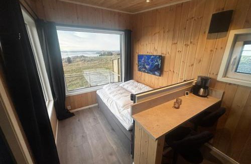 Haram House | Unik og moderne microhytte med utsikt mot havet 40 A Otterlei Resort