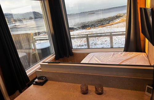 Haram House | Unik og moderne microhytte med utsikt mot havet 40 A Otterlei Resort