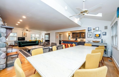 Union Pier House | Union Pier Compound Steps To Beach And More!