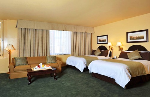 Union Square House | Union Square Sleeps 4