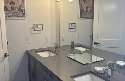 Bear Mountain Resort Condo | Unique 13ft ceiling condo/golf club/fitness facilities/outdoor pool/hiking 👍