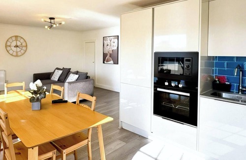 Reading City Centre Apartment | Unique 2 Bedroom Flat in the Heart of Reading!