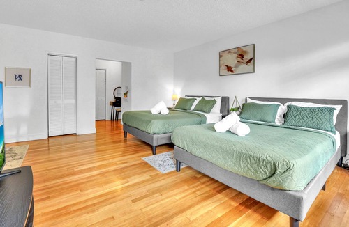 Bay Harbor Islands Apartment | Unique 2 units in 1, sleeps up to 10 people. Near beach.