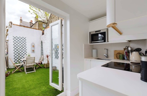 Shaftesbury Apartment | Unique 2BD Flat with Patio and Study in Battersea