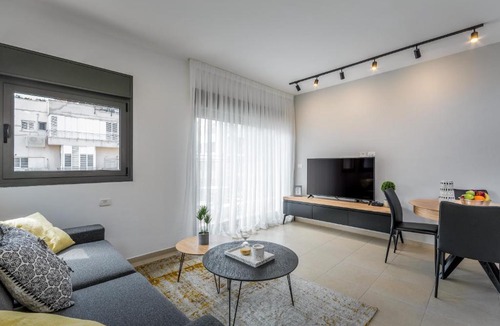Tel Aviv Apartment | Unique 2BDR with balcony close to Gordon Beach