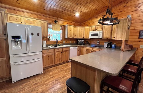 Spencer Cabin | Unique 3-Bed Cabin with fireplace and waterfall