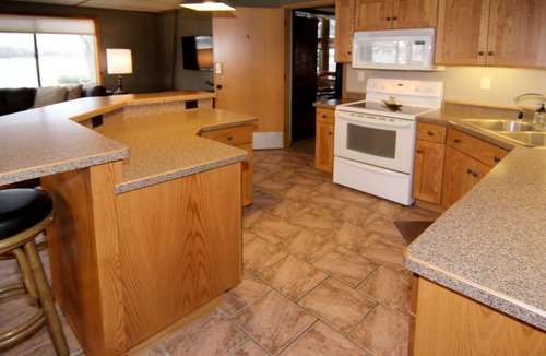 Glenwood House | Unique 6 bdrm on 1 acre on BEAUTIFUL Lake Amelia! 2 kitchens and LOTS of space!