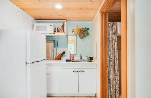 Eagle River Cabin | Unique 7br 3ba Cabin, Catfish Lake Eagle River Chain, sleeps 14! lakeside decks