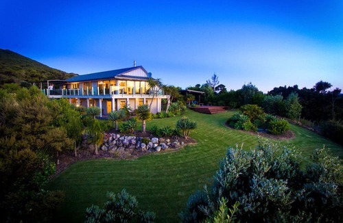 Russell Cabin | Unique Accommodation for a Couples Retreat with Ocean Views near Russell, New Zealand
