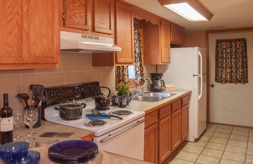 Eureka Springs Cottage | Unique and Close to Downtown - Lake Lucerne Resort & Ranch Tom Sawyer