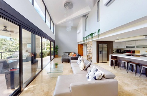 Rio Villa | Unique and Luxurious 5 Bedroom Mansion