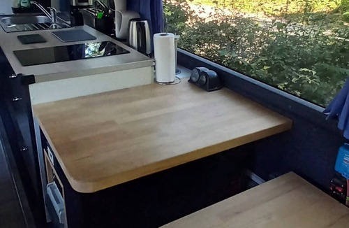 Bourg House | Unique and unusual: "Iliade" bus in a green and relaxing environment