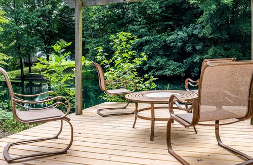Columbus Cabin | Unique Barn-Style Cottage | Pond, Fire Pit & Near Nashville 2BR, 1BA