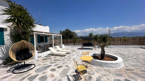 Messini House | Unique Beachfront Cottage House - Private Garden