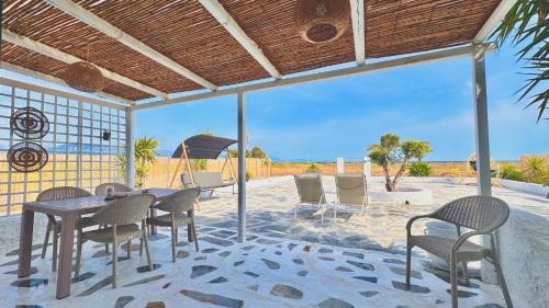 Messini House | Unique Beachfront Cottage House - Private Garden