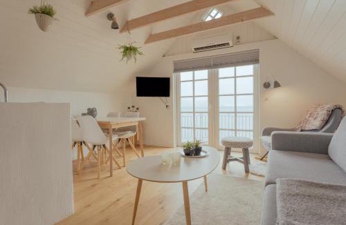Strendur House | Unique boathouse by the foreshore/Sea view