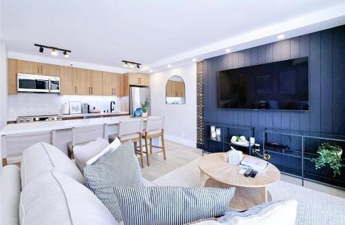 Waikiki Apartment | UNIQUE CONDO I Massive Patio I Luxury 1BR Banyan I Washer Dryer I Free park I 5' Beach