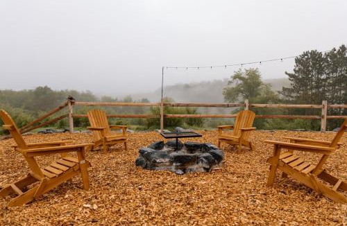 Waterfall House | Unique Covered Wagon Tiny Home - Fire Pit - Grill - Stargazing - Sunrises - Glamping