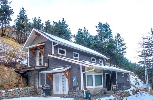 Boulder House | Unique Custom 2-bedroom house in the mountains