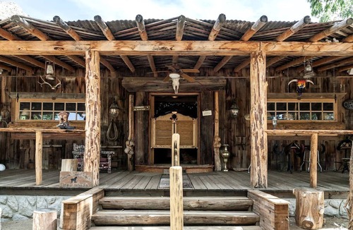 Morongo Valley House | Unique Desert Experience for a Romantic Getaway Ideal for Exotic Animal Lovers in Morongo Valley, California.