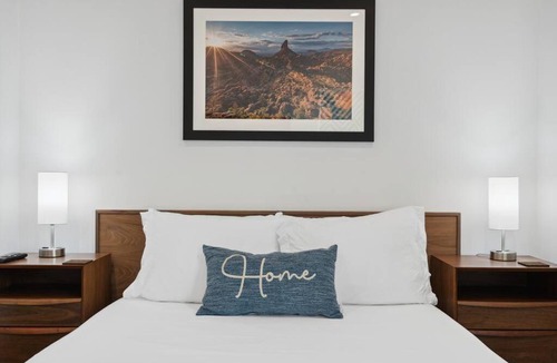 Camelback East Apartment | Unique Design 1-bedroom Apartment - 80 Walkscore!