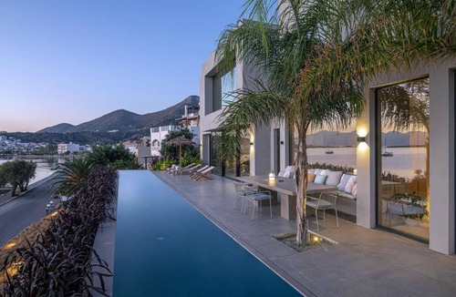 Mavrikiano Villa | Unique Design 3 bedroom villa with access to the beach