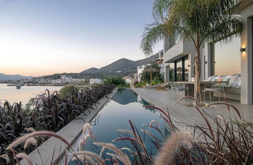 Mavrikiano Villa | Unique Design 3 bedroom villa with access to the beach