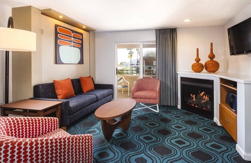 Uptown Design District Resort | Unique dining spots, nightlife and entertainment!