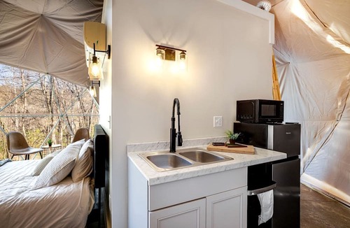 Rosman Cabin | Unique Dome for a Romantic Escape Surrounded by the Peaceful Sounds of Nature in Rosman, North Carolina