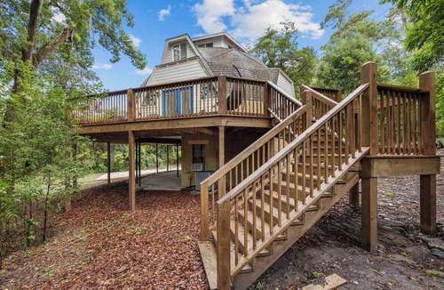 Gainesville House | Unique Dome Retreat w/Deck - Near Downtown Gainesville & 1 mile to UF Stadium