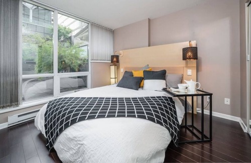 Coal Harbour Condo | Unique downtown urban oasis with private terrace!