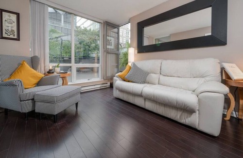Coal Harbour Apartment | Unique downtown urban oasis!