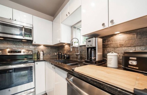 Coal Harbour Apartment | Unique downtown urban oasis!