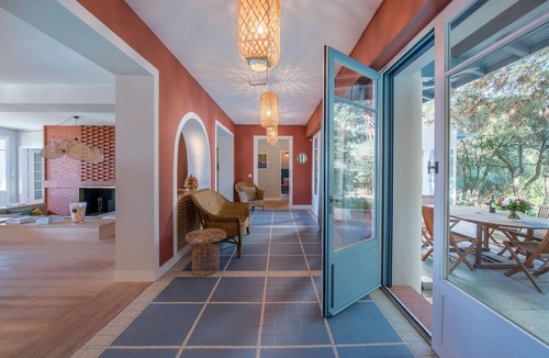 Pyla-sur-Mer Villa | Unique. Elegant Villa with private access to the Bassin
