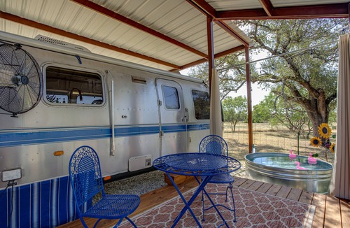Dennis House | Unique Farm Experience in Airstream Close to Town