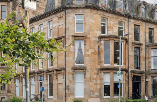 North West Apartment | Unique flat in leafy location by Glagsow's Botanic Gardens. Walk to West End!