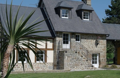 Saint-Michel-de-Montjoie Cottage | Unique house with pool and landscaped park in Saint-Michel-de-Montjoie